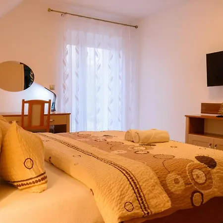 Tulipan Vendeghaz Guest house *